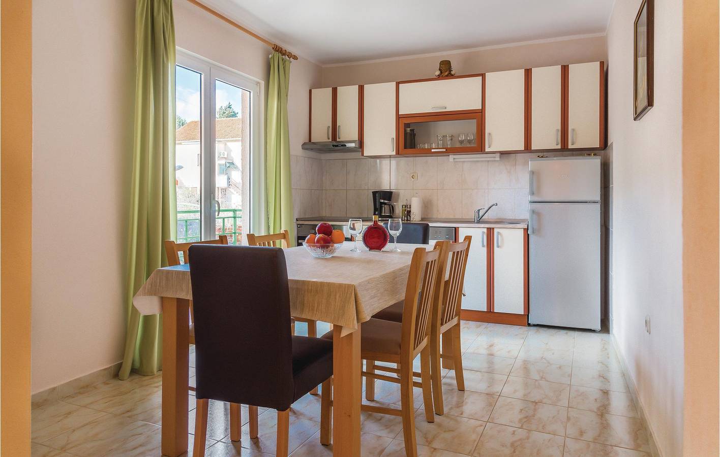 Ganze Ferienwohnung, Ferienwohnung für 6 Personen mit Terrasse in Raslina, Šibenik-Knin