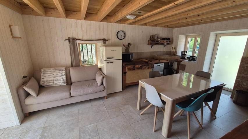 Location de vacances pour 6 personnes, avec jardin et terrasse à Fourbanne