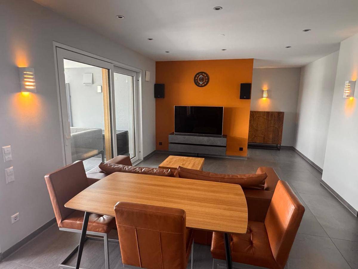 Ganze Wohnung, Penthouse Apartment mit Alpenblick in Friedrichshafen, Region Bodensee-Oberschwaben