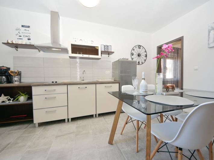 Gîte pour 4 personnes, avec balcon et jardin dans Vir - 3