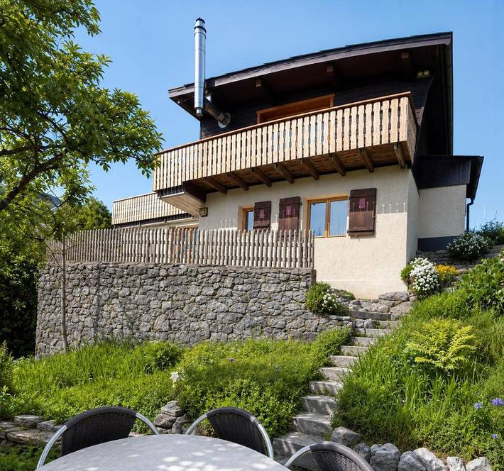 Chalet für 6 Personen, mit Balkon und Terrasse sowie Garten und Ausblick in Meiringen
