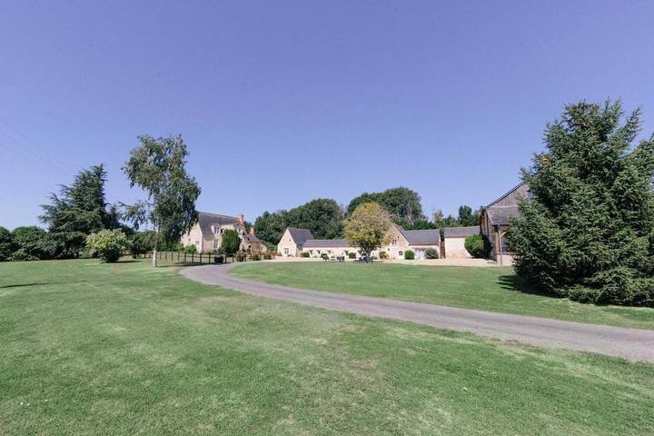 Gîte pour 2 personnes, avec Jardin et Vue à Baugé-en-Anjou