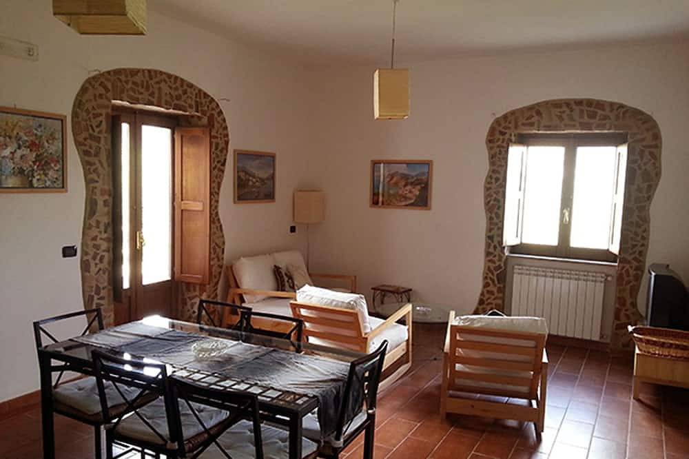 Incredibile Classic Stone House: una terrazza verde affacciata su mare, montagna in San Mauro Cilento, Cilento
