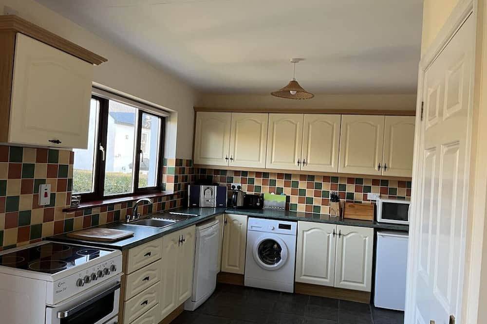 Cottage in a beautiful setting overlooking Galway Bay in Drumcreehy, County Clare