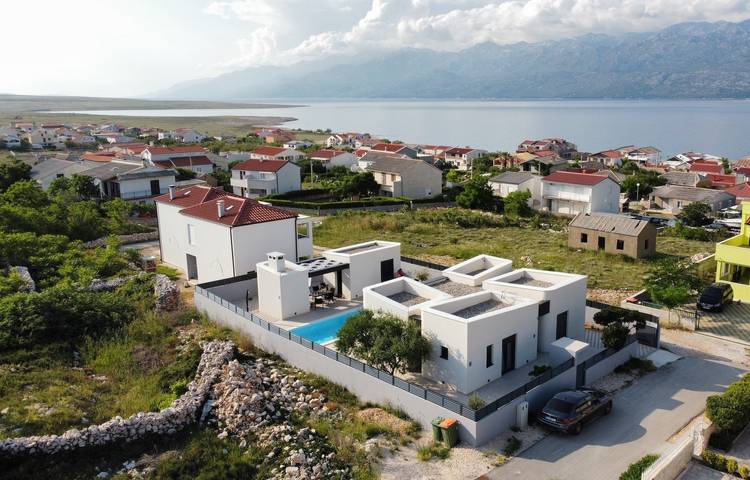 Ferienhaus für 6 Personen, mit Whirlpool und Terrasse sowie Garten und Pool in Razanac