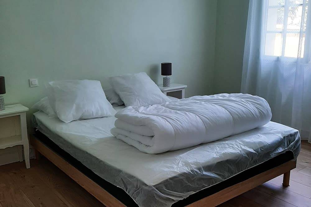Family home with swimming pool close to beaches, lakes and cycle paths. in Tosse, Côte d’Argent