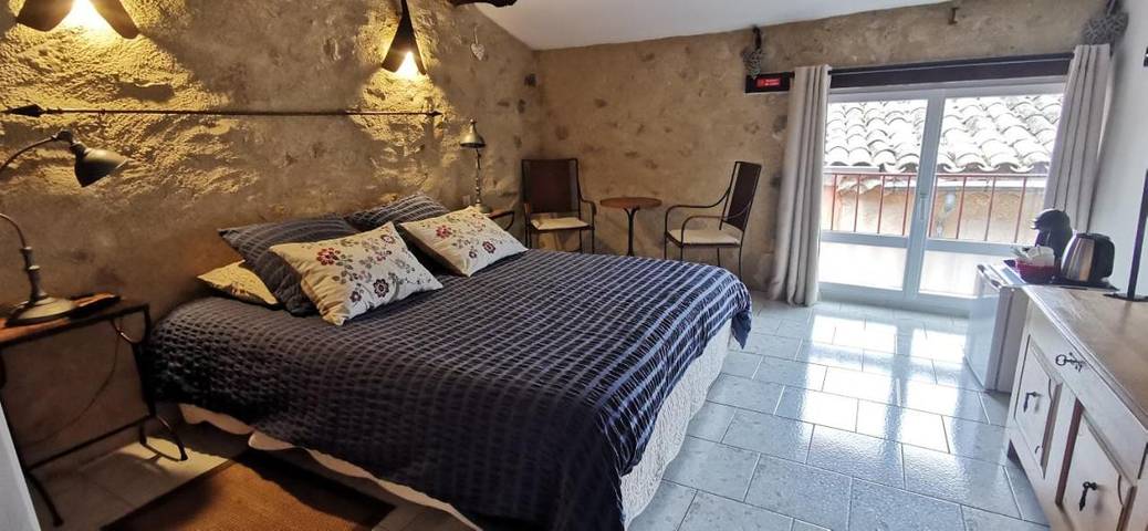 Chambre d’hôte pour 2 personnes, avec jacuzzi et terrasse à Saint-Saturnin-de-Lucian