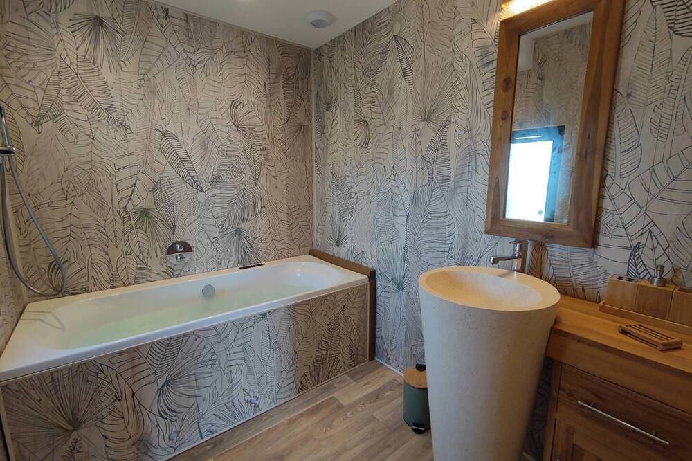 Chambre d'hôtes pour 2 à 4 pers. Salle de bain balnéo. Proche du Lac du Salagou. in Péret, Région de Béziers