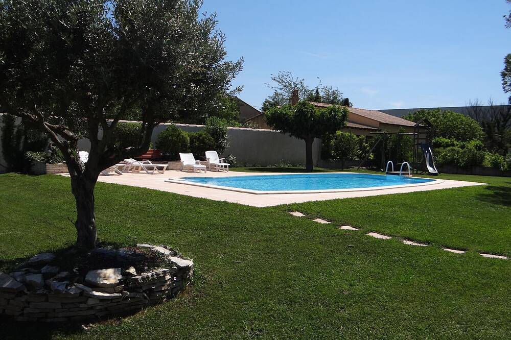 Superbe Villa 130m² avec Piscine - 6 Personnes + 1 Bebe - Entièrement Climatisee in Entraigues-sur-la-Sorgue, Vaucluse