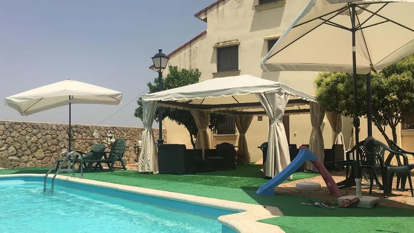 Ferienwohnung für 4 Personen, mit Garten und Pool - 1