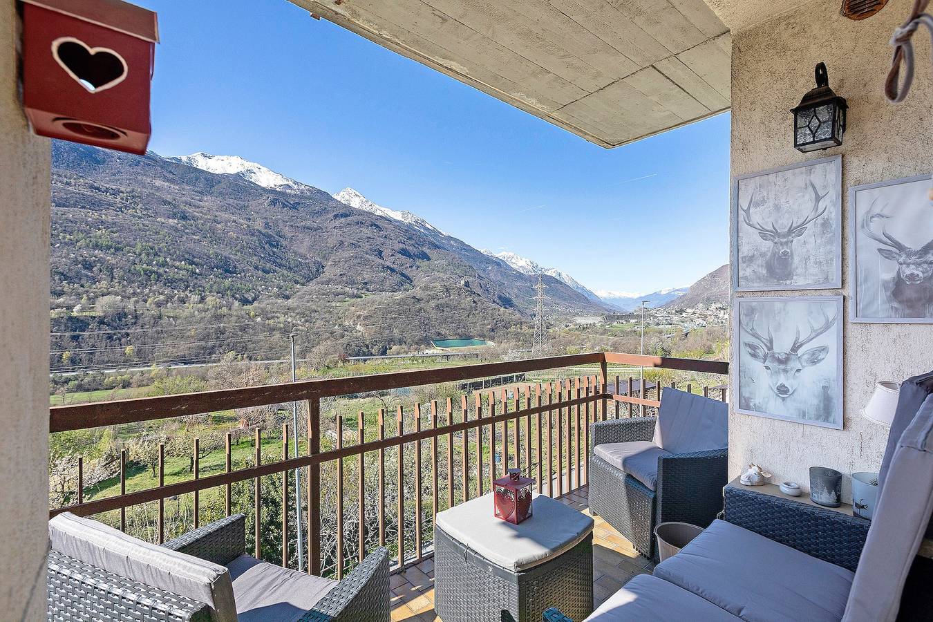 Apartamento entero, Bellavista Saint-Vincent: Relajación y confort con terraza y vistas a la montaña in Saint-Vincent, Comune di Saint-Vincent
