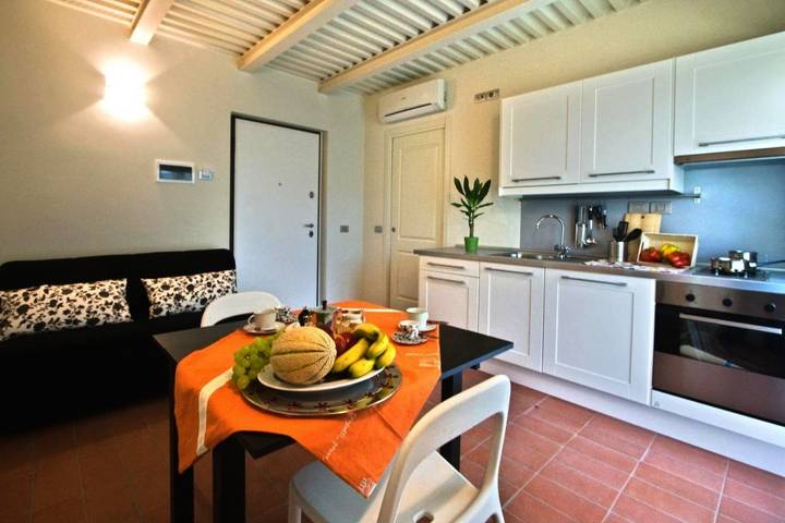 Gîte pour 5 personnes, avec piscine ainsi que jardin et vue à Sarzana - 2