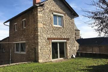 Gîte pour 6 personnes, avec jardin et terrasse à Sévérac-le-Château