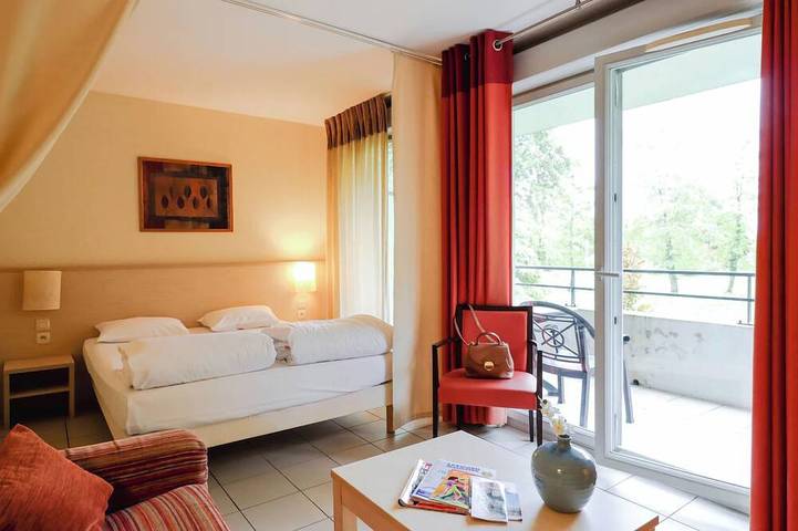 Hôtel pour 2 personnes à Divonne-les-Bains - 2