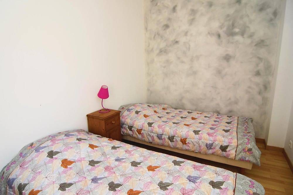 Acogedora casa de 2 dormitorios en Le. in Le Sambuc, Arlés