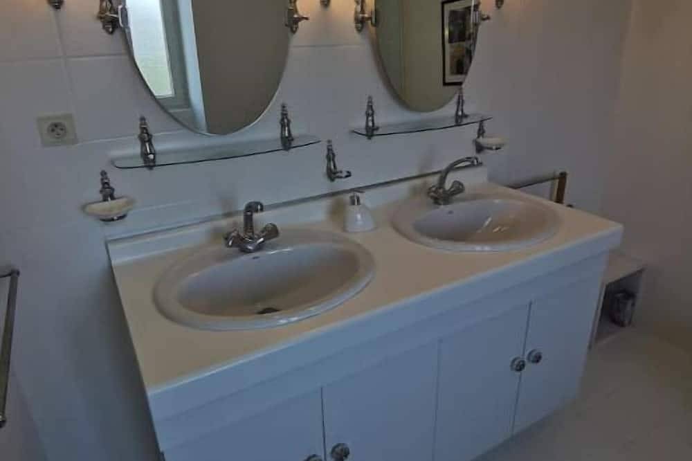 Maison à 10 Minutes de la Plage, Supérette, Pharmacie, Tabac à 3 min à Pieds in Lampaul-Plouarzel, Región de Brest