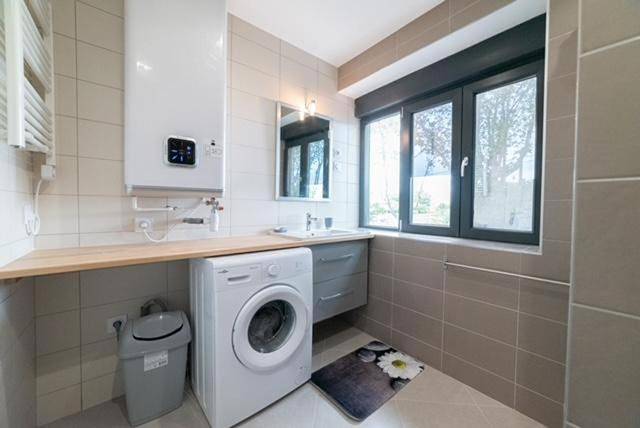 Gîte pour 5 personnes, avec balcon à Meyzieu - 3