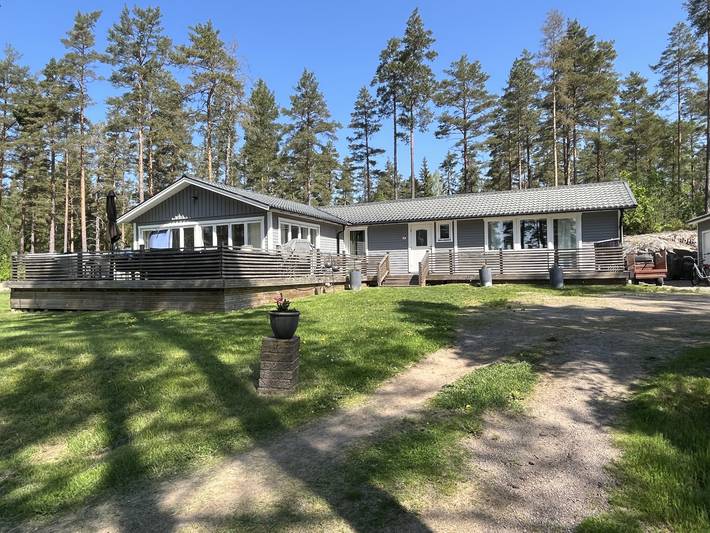 Hus för 4 Personer med sjöutsikt in Hultsfred