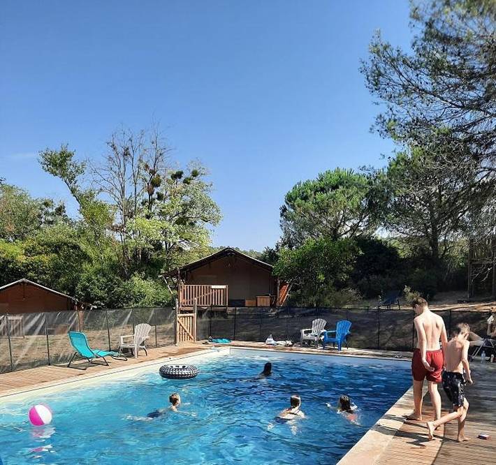 Camping pour 6 personnes, avec Piscine