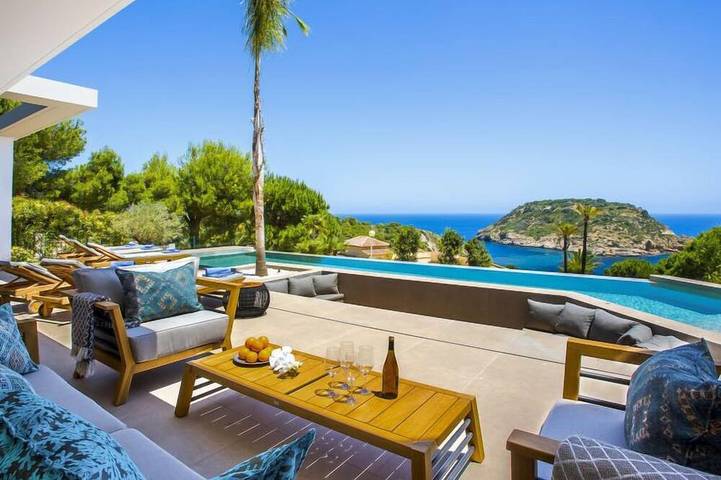 Ferienhaus für 8 Personen, mit Pool und Balkon
