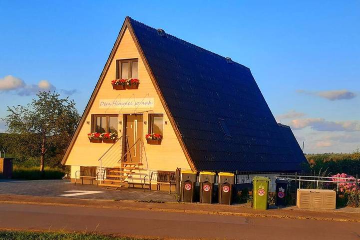 Ferienhaus für 12 Personen, mit Balkon und Garten in Reichshof