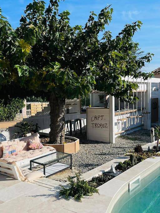 Villa per 6 persone, con Terrazza e Giardino nonché Piscina e Panorama a APT