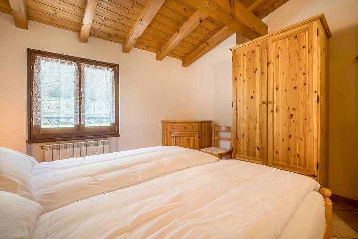 Entire apartment, Farmhouse 'Agriturismo Val D' Egoi App 1' with Mountain View, Shared Garden and Wi-Fi in Tremosine, Garda Mountains