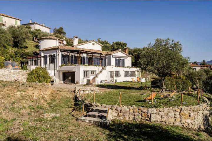 Ferienhaus mit Meerblick für 8 Personen, mit Ausblick und Garten in Nizza