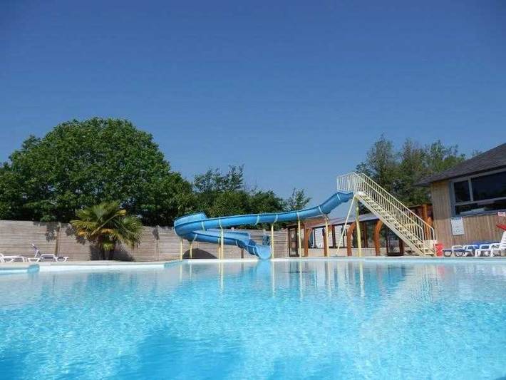 Camping pour 5 personnes, avec bassin pour enfant à Fouesnant