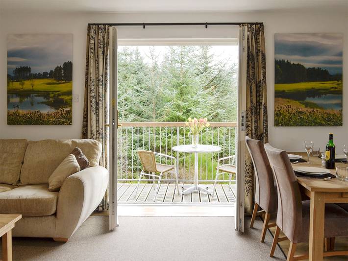 Log cabin for 4 people, with pets in Banchory