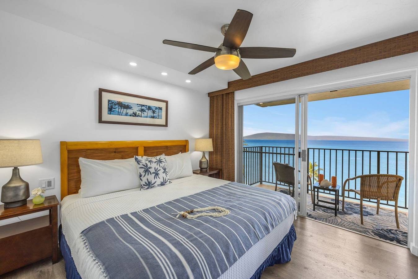 Geheel appartement, Oceanfront Corner Unit - Whales  Turtles   Sunsets w  2 Lanais in Kahana, Napili-Honokowai