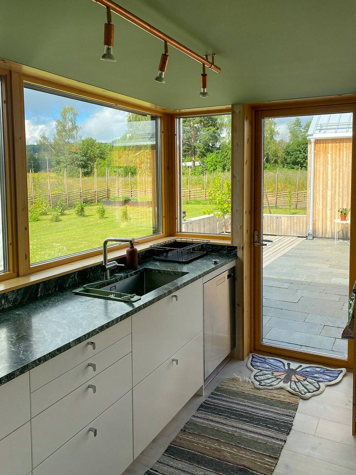 Architektentietes Haus in der Nähe des Sandstrandes von Orbaden in Hälsingland