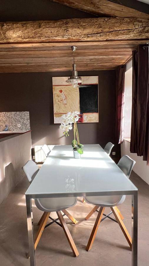 Appartement entier, Two-Bedroom Apartment in Seillans, Région de Draguignan