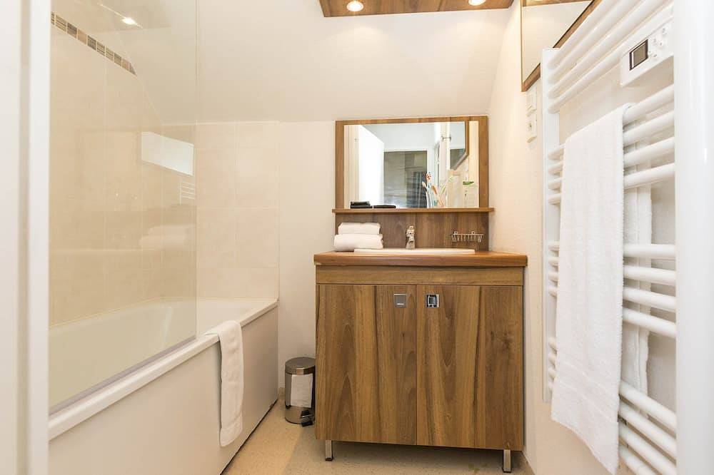 Appartement entier, Appartement Cosy Avec Kitchenette Equipée | Wi-Fi Gratuit + Accès Piscine in Le Tronchet, Région de Saint-Malo