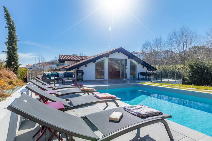 Villa pour 10 personnes, avec balcon ainsi que piscine et jardin au Pays basque - 4