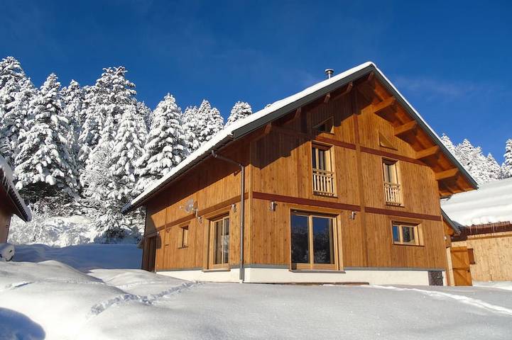 Location de vacances pour 6 personnes, avec terrasse et jardin à Les Déserts