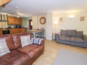 Log Cabin for 4 People in Llangollen, Denbighshire, Photo 2