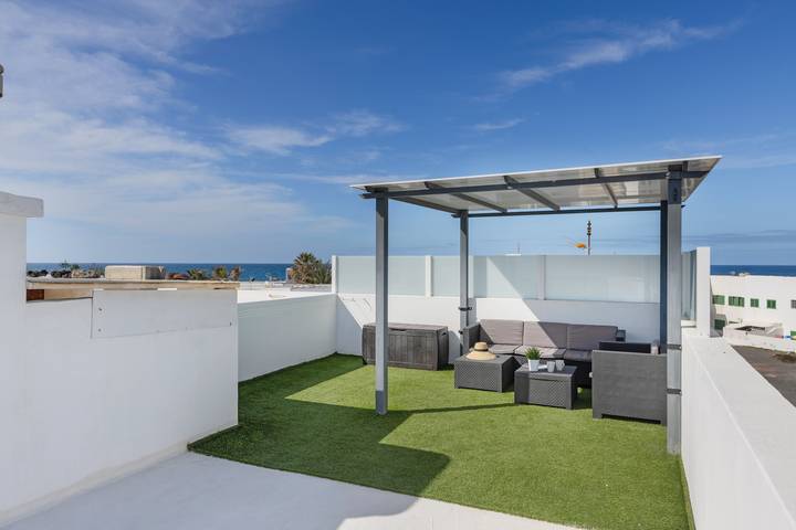 Apartamento entero, Apartamento vacacional 'El Golfito' con vistas al mar, terraza privada y Wi-Fi in El Golfo, Yaiza