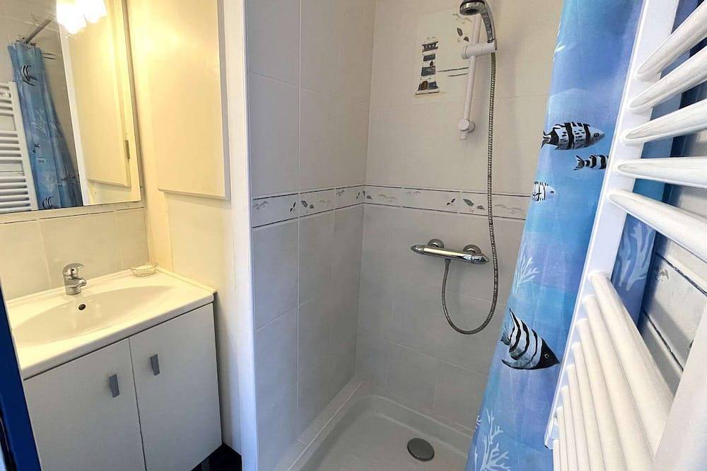 Entire apartment, Sainte-Marine, apartment with garden 250 m from the beach of Pussou in Combrit, Quimper region