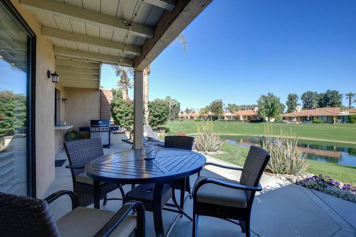 Apartamento para 4 personas, con terraza además de piscina y vistas en Palm Desert