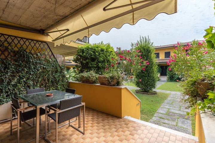 Ferienwohnung für 5 Personen, mit Balkon/Terrasse und Pool