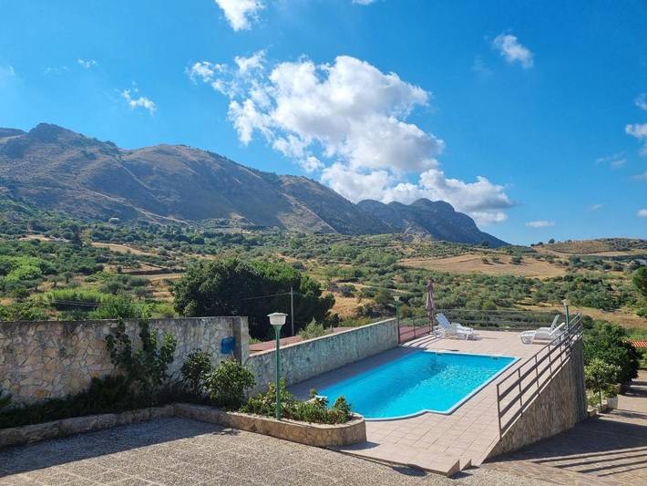 Casa vacanza per 7 persone, con Piscina a Caccamo