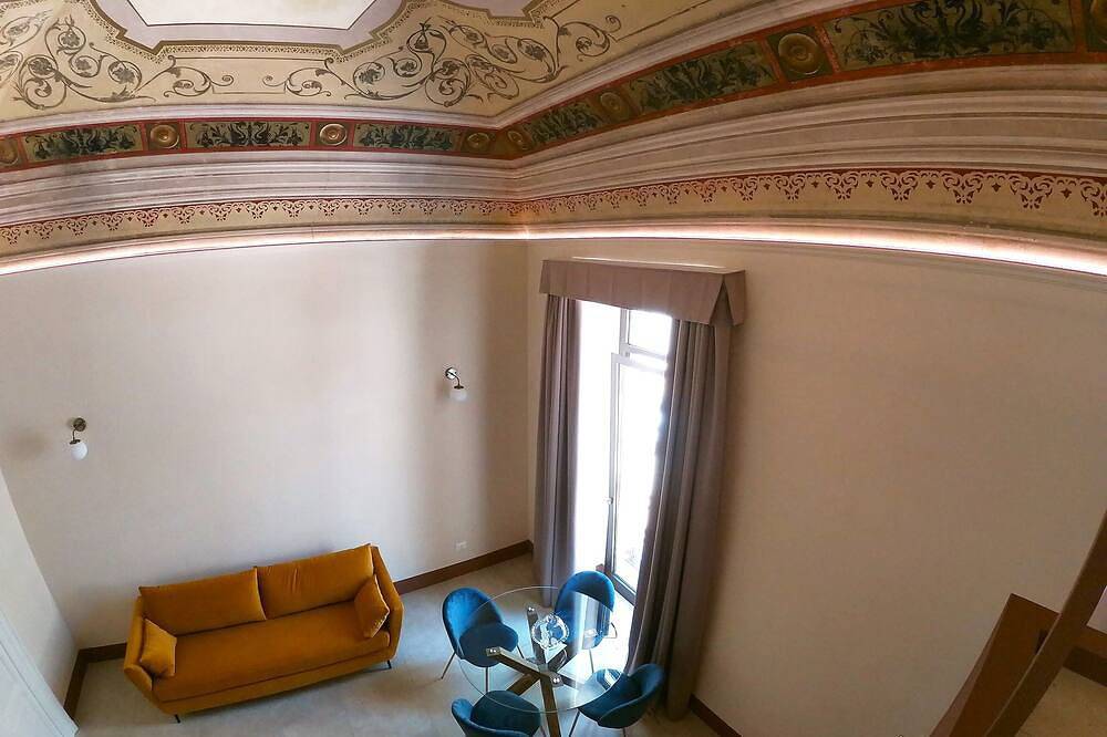 Appartamento intero, Palazzo sul Corso-Elegante loft affrescato nel centro di Brindisi in Brindisi, Salento