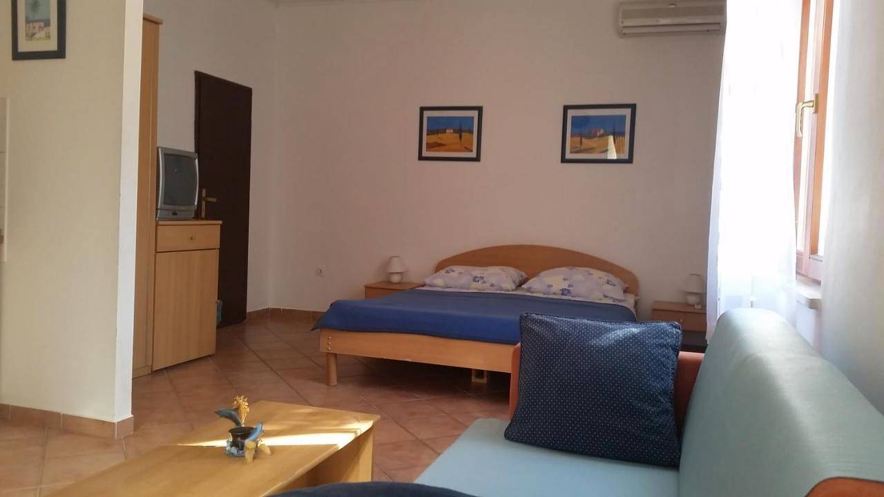 Guesthouse Neven Paklenica in Stari Grad, Zadar