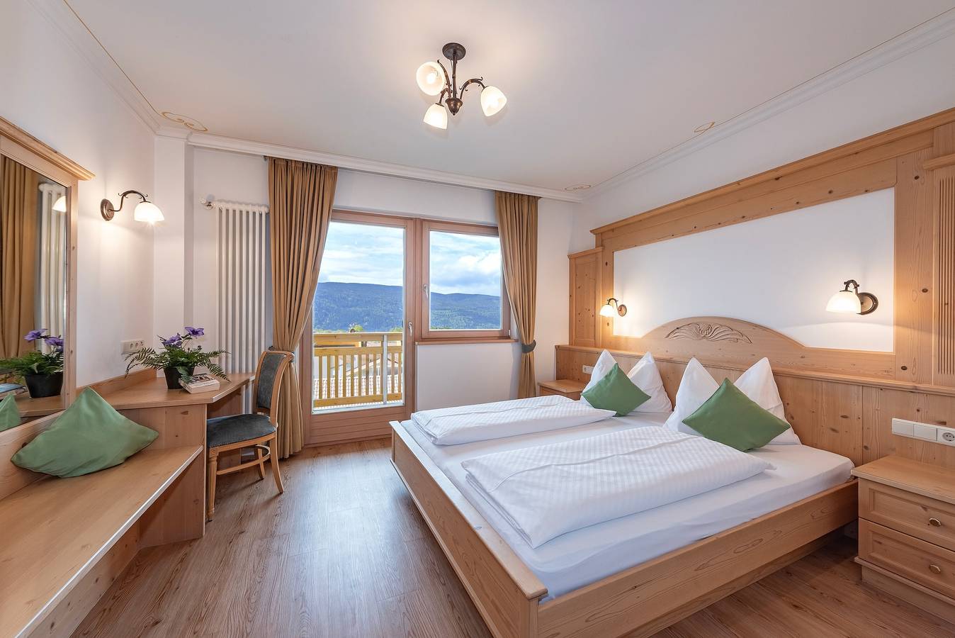 Ganze Wohnung, 'Residenz Diana Ferienwohnung 301' mit Bergblick, Balkon und Wlan in Terenten, Dolomiti Superski