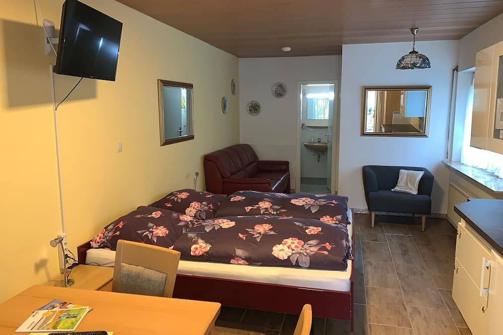 Doppelzimmer A, mit Terrasse - Gästehaus am Lindenweg in Meersburg, Region Bodensee-Oberschwaben
