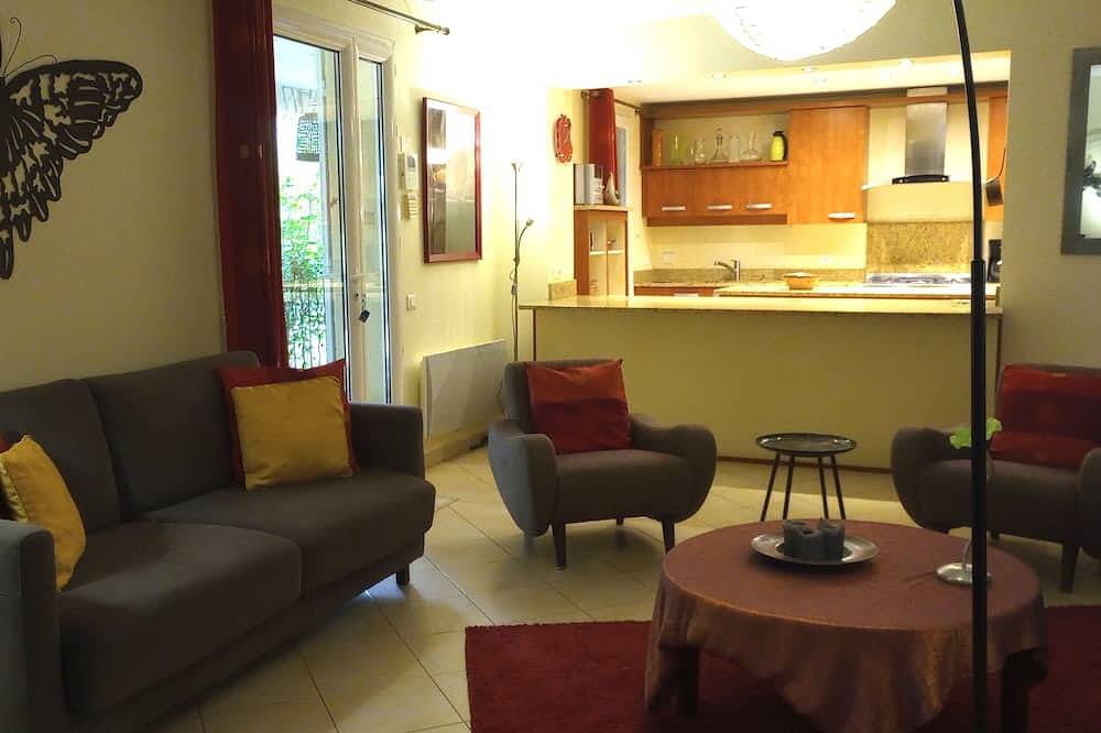 Villa mit Pool und optional angebracht Raum Ferienwohnung für 2 in Sarrians, Vaucluse