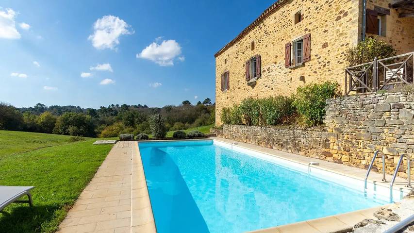 Location de vacances pour 9 personnes, avec Terrasse ainsi que Jardin et Piscine à Sauveterre-la-Lémance - 2
