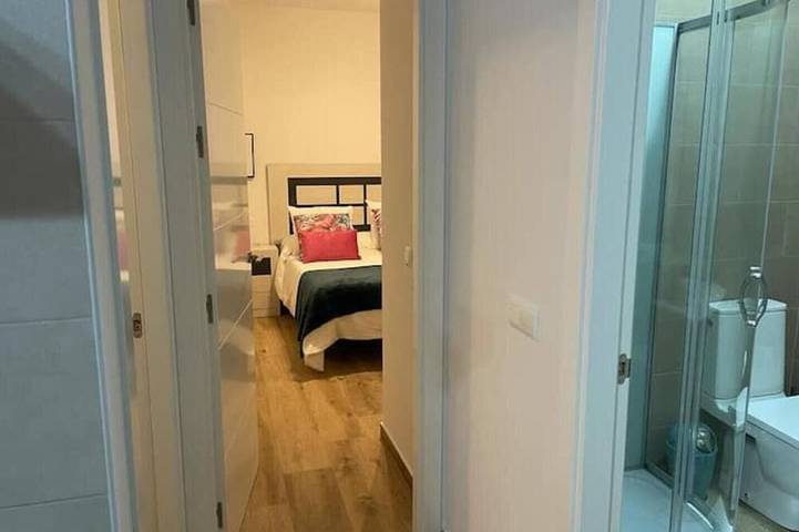 Apartamento entero, Ático Con Terraza Y Vistas (Céntrico, aparcamiento cercano, todo nuevo) in Setenil de las Bodegas, Pueblos Blancos