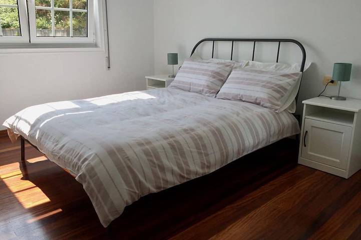 Sunny, spacious house with beautiful views, close to beaches and restaurants. in Ladrido, Ortigueira